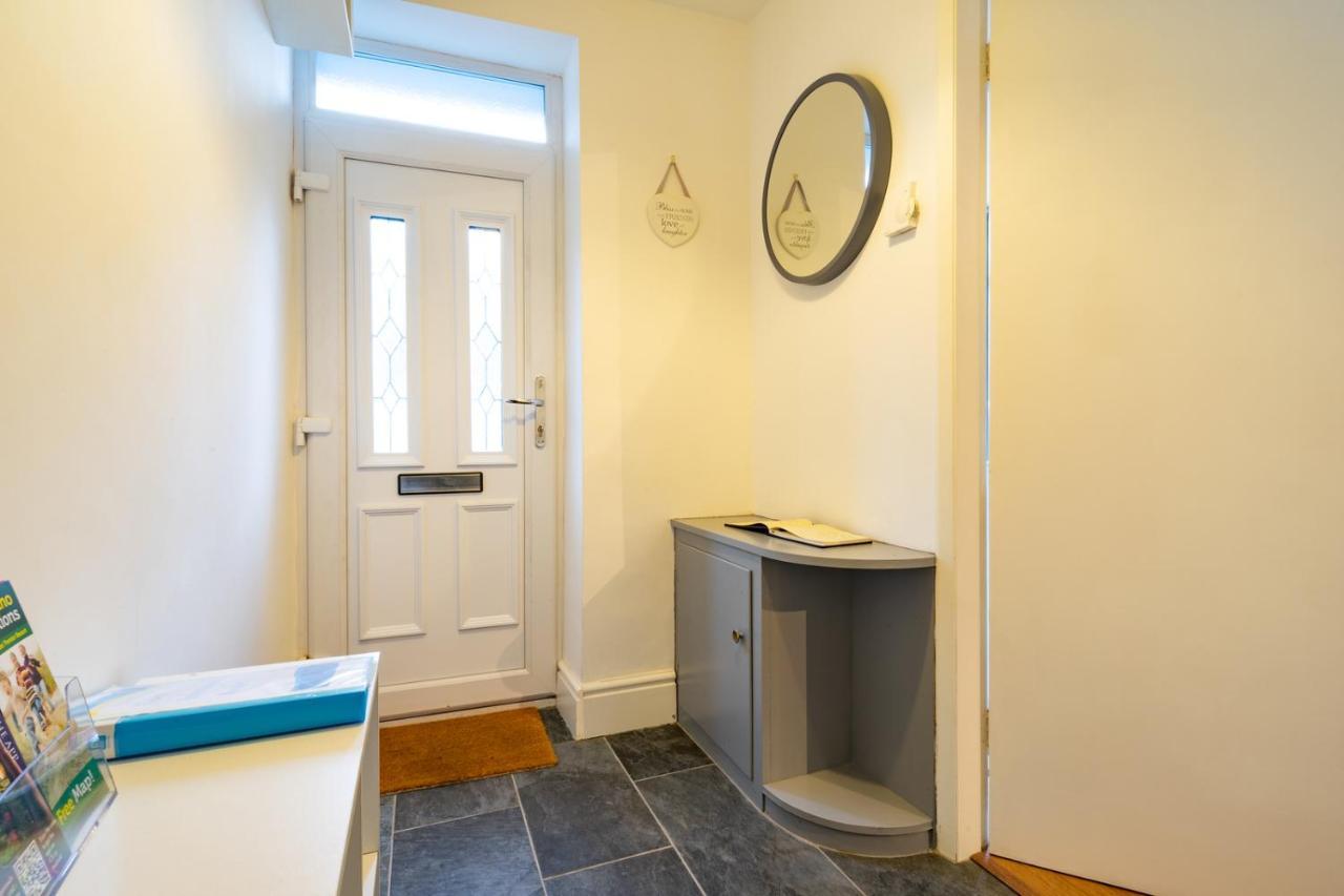 Newly-Renovated, Mid-Terrace Cottage In Porthmadog Exteriör bild