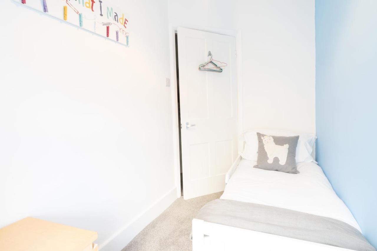 Newly-Renovated, Mid-Terrace Cottage In Porthmadog Exteriör bild