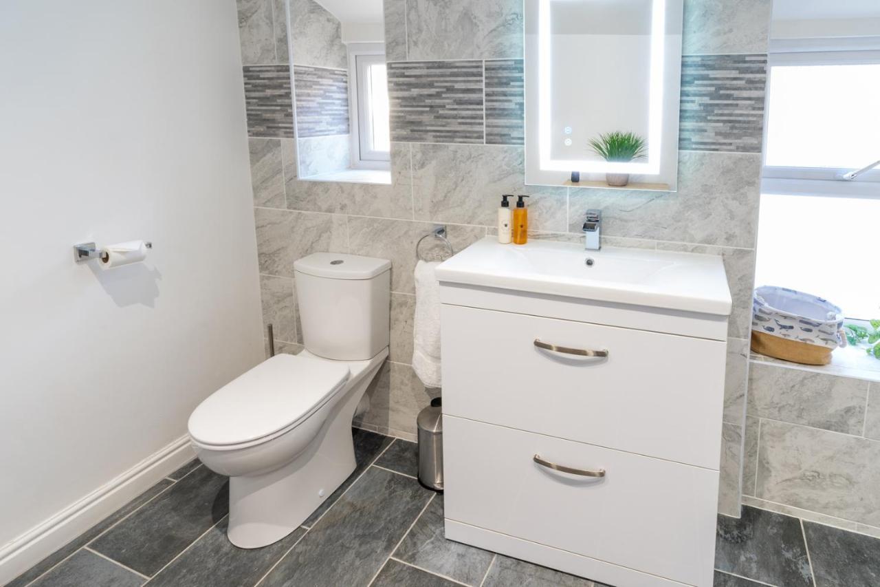 Newly-Renovated, Mid-Terrace Cottage In Porthmadog Exteriör bild