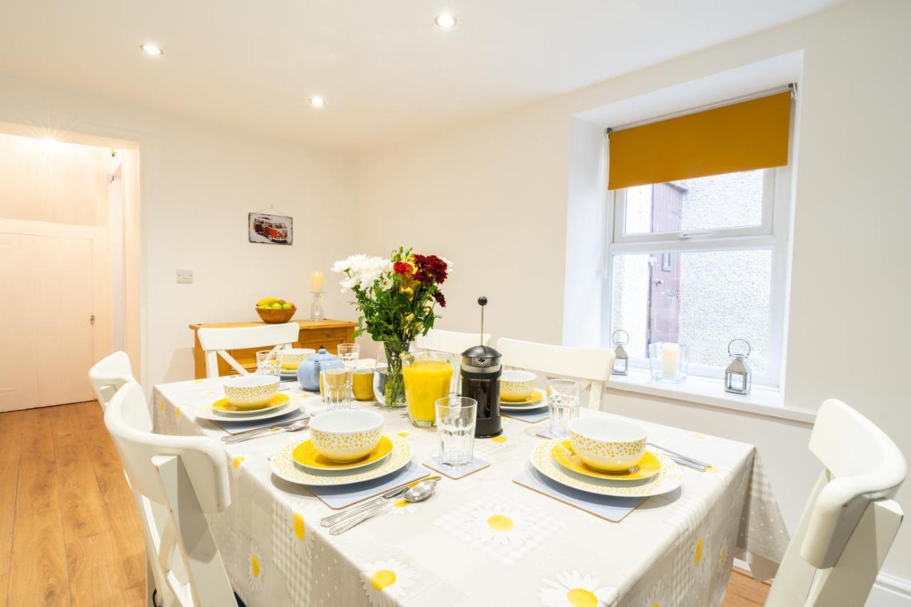 Newly-Renovated, Mid-Terrace Cottage In Porthmadog Exteriör bild