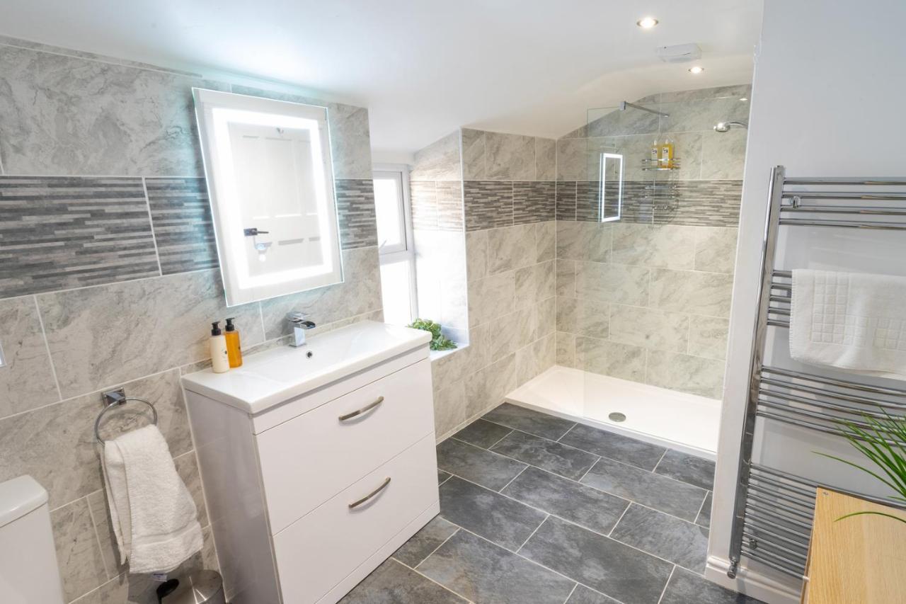Newly-Renovated, Mid-Terrace Cottage In Porthmadog Exteriör bild