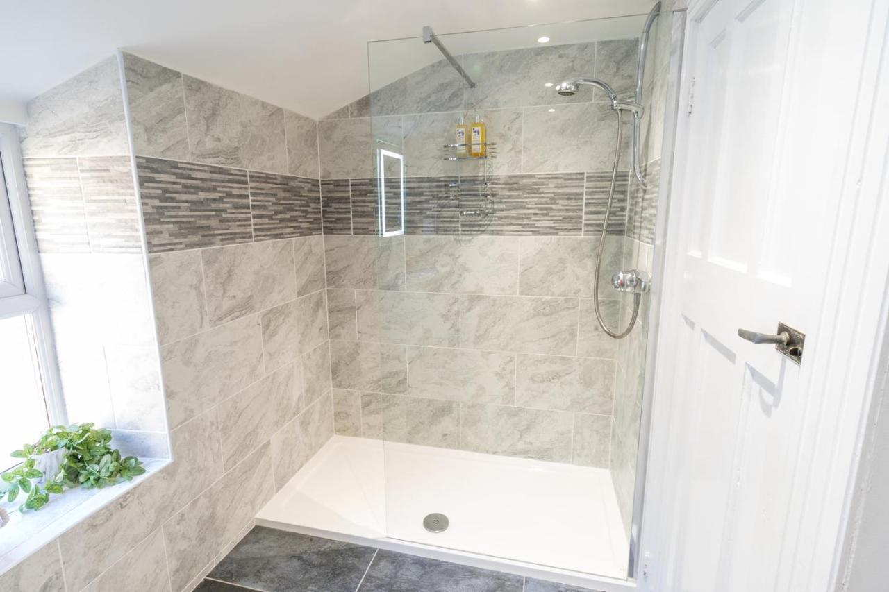 Newly-Renovated, Mid-Terrace Cottage In Porthmadog Exteriör bild